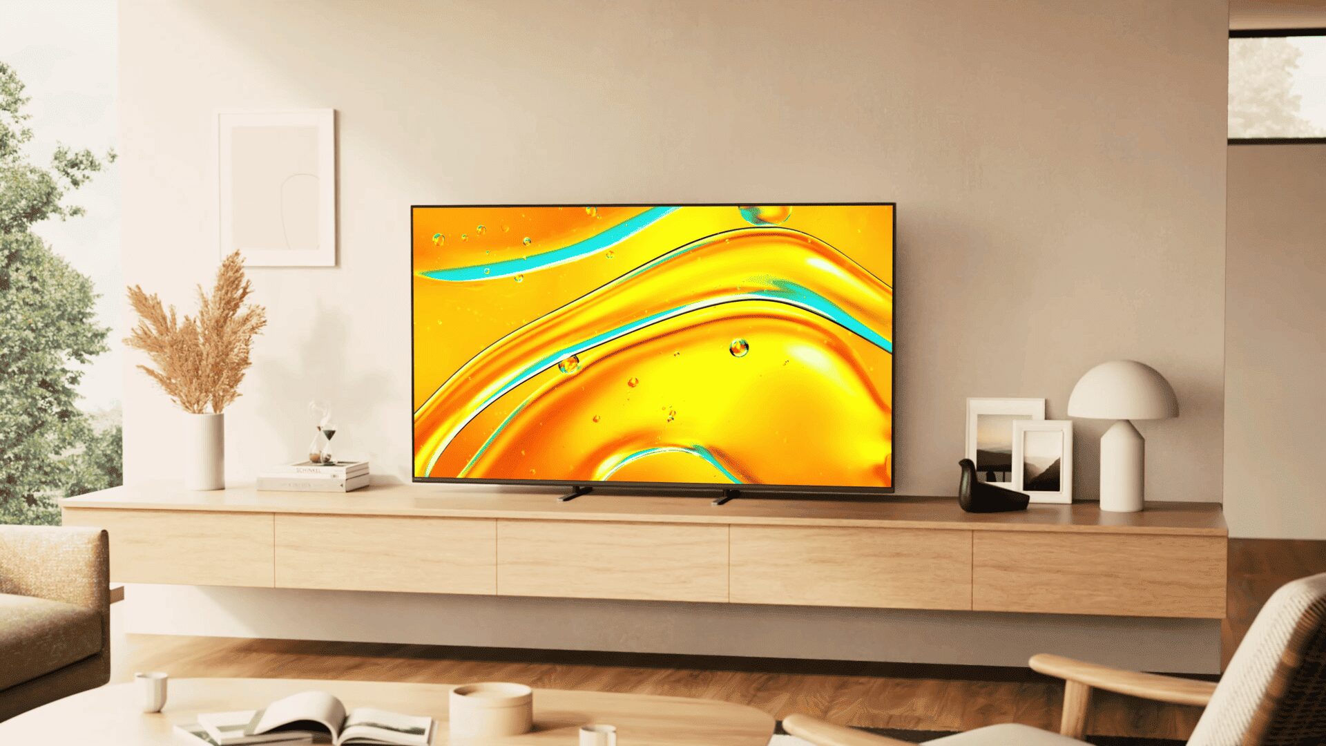 リビングに設置されたソニー BRAVIA 5。日中の明るい室内で鮮やかな映像を表示している