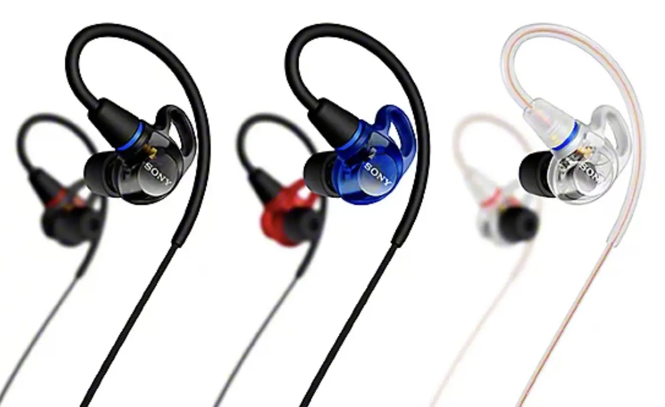 ソニー IER-M500の3色。ブラック、レッド&ブルー、クリアの半透明ハウジング