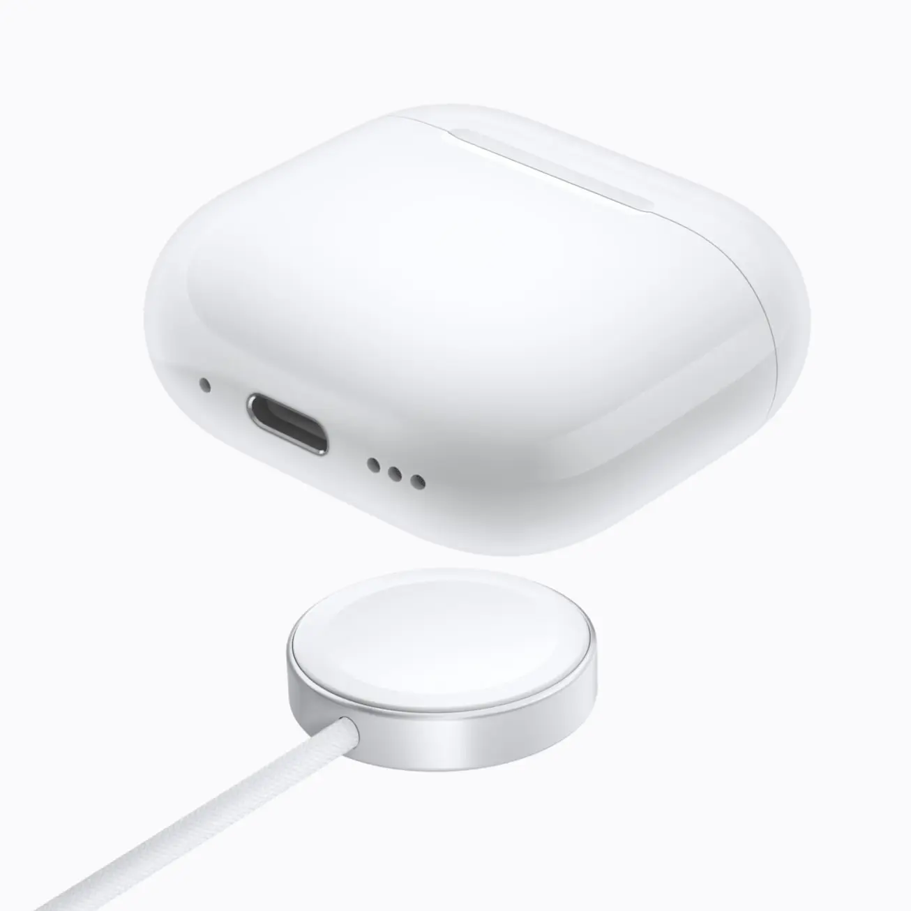 ワイヤレス充電器の上に置かれたAirPods 5のワイヤレス充電ケース