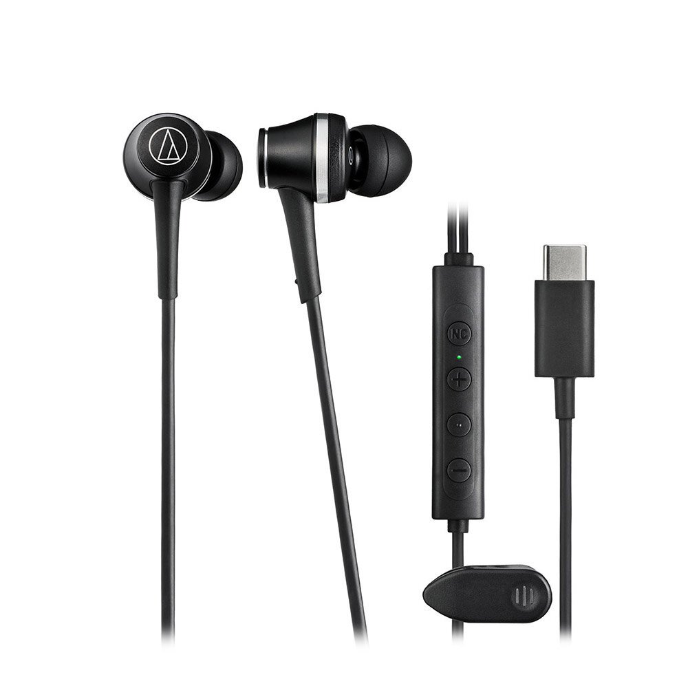 Audio-Technica ATH-CKD7NC(ブラック)のイヤホン本体とリモコン、USB-Cプラグ(メーカー公式画像)
